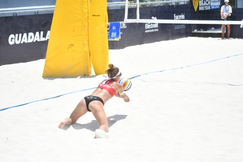 FOTO: Volleyball World. Paulikiene/Raupelyte (LTU) vs Akiko/Ishii (JPN)