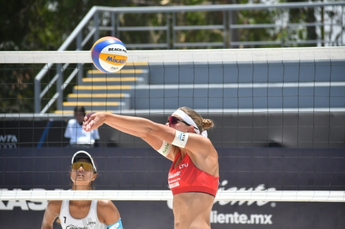 FOTO: Volleyball World. Paulikiene/Raupelyte (LTU) vs Akiko/Ishii (JPN)