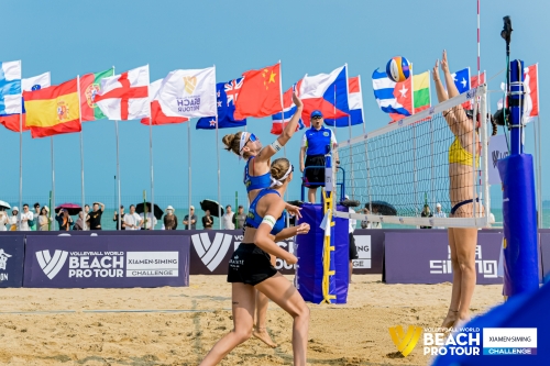 FOTO: Volleyball World. Raupelyte/Paulikiene (LTU) vs Alvarez M/Moreno (ESP)