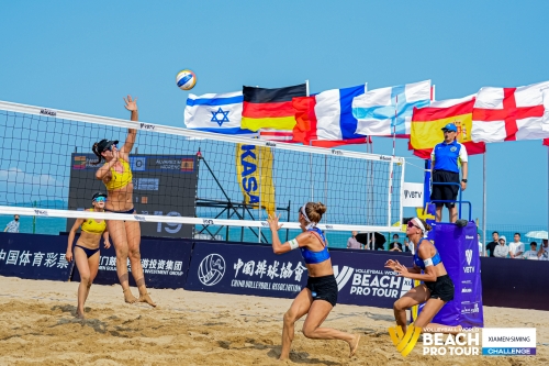 FOTO: Volleyball World. Raupelyte/Paulikiene (LTU) vs Alvarez M/Moreno (ESP)