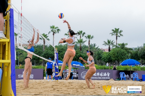 FOTO: Volleyball World. Raupelyte/Paulikiene (LTU) vs Liliana/Paula (ESP)