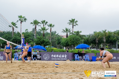 FOTO: Volleyball World. Raupelyte/Paulikiene (LTU) vs Liliana/Paula (ESP)
