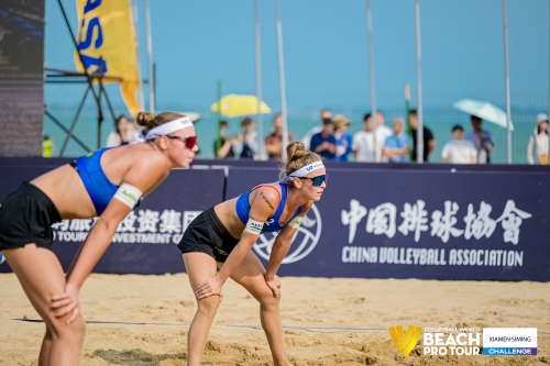 FOTO: Volleyball World. Raupelyte/Paulikiene (LTU) vs Alvarez M/Moreno (ESP)