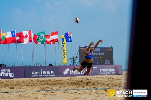 FOTO: Volleyball World. Raupelyte/Paulikiene (LTU) vs Alvarez M/Moreno (ESP)