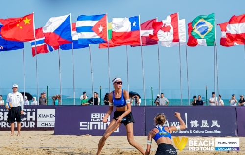 FOTO: Volleyball World. Raupelyte/Paulikiene (LTU) vs Alvarez M/Moreno (ESP)