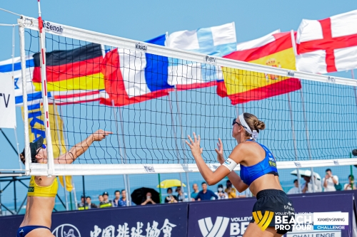 FOTO: Volleyball World. Raupelyte/Paulikiene (LTU) vs Alvarez M/Moreno (ESP)
