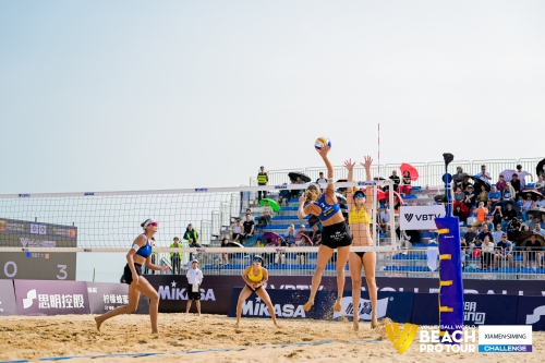 FOTO: Volleyball World. Raupelyte/Paulikiene (LTU) vs Alvarez M/Moreno (ESP)