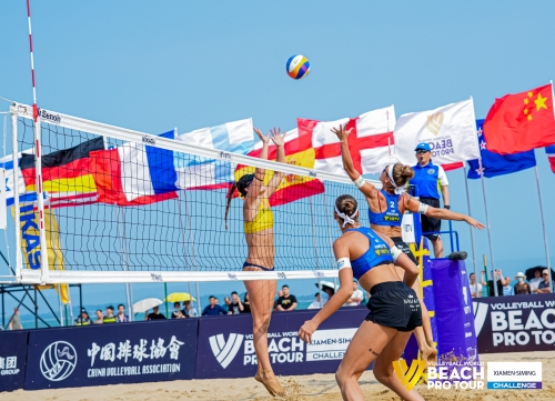 FOTO: Volleyball World. Raupelyte/Paulikiene (LTU) vs Alvarez M/Moreno (ESP)