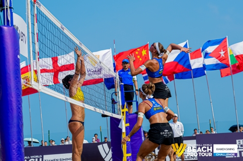 FOTO: Volleyball World. Raupelyte/Paulikiene (LTU) vs Alvarez M/Moreno (ESP)