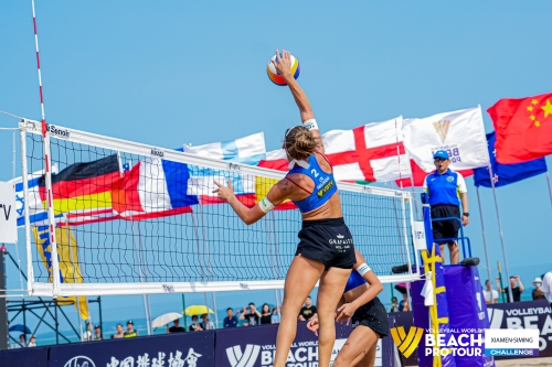 FOTO: Volleyball World. Raupelyte/Paulikiene (LTU) vs Alvarez M/Moreno (ESP)