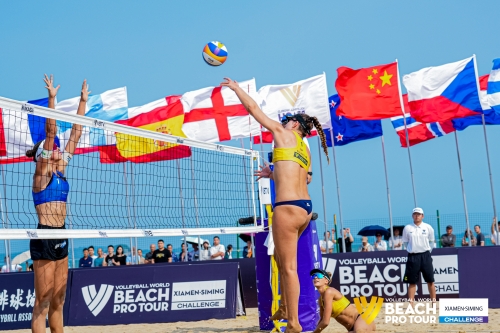 FOTO: Volleyball World. Raupelyte/Paulikiene (LTU) vs Alvarez M/Moreno (ESP)