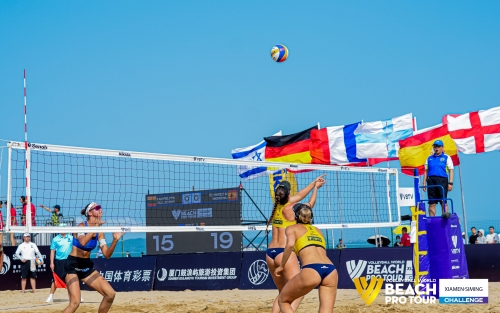 FOTO: Volleyball World. Raupelyte/Paulikiene (LTU) vs Alvarez M/Moreno (ESP)
