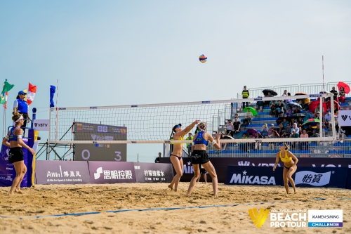 FOTO: Volleyball World. Raupelyte/Paulikiene (LTU) vs Alvarez M/Moreno (ESP)