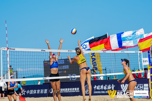 FOTO: Volleyball World. Raupelyte/Paulikiene (LTU) vs Alvarez M/Moreno (ESP)