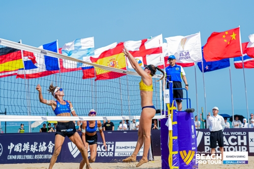FOTO: Volleyball World. Raupelyte/Paulikiene (LTU) vs Alvarez M/Moreno (ESP)