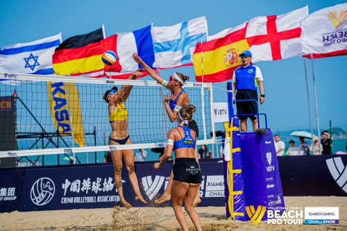 FOTO: Volleyball World. Raupelyte/Paulikiene (LTU) vs Alvarez M/Moreno (ESP)