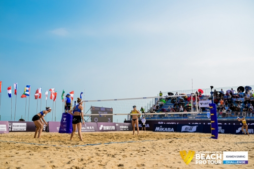 FOTO: Volleyball World. Raupelyte/Paulikiene (LTU) vs Alvarez M/Moreno (ESP)