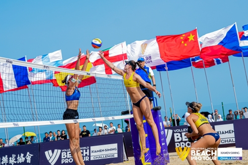 FOTO: Volleyball World. Raupelyte/Paulikiene (LTU) vs Alvarez M/Moreno (ESP)