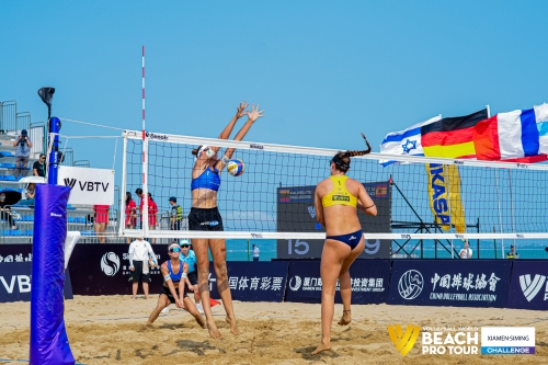 FOTO: Volleyball World. Raupelyte/Paulikiene (LTU) vs Alvarez M/Moreno (ESP)