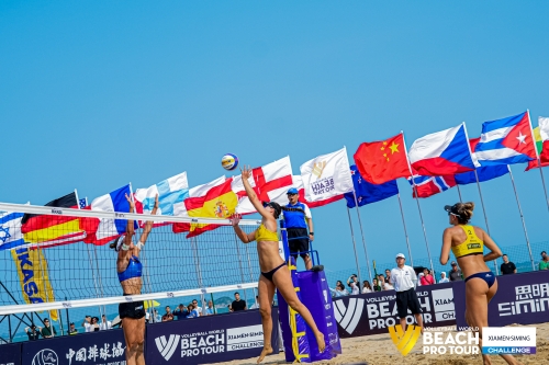 FOTO: Volleyball World. Raupelyte/Paulikiene (LTU) vs Alvarez M/Moreno (ESP)