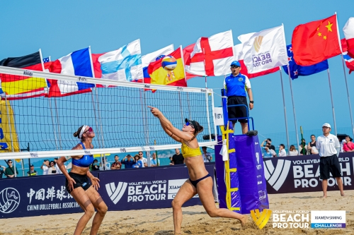 FOTO: Volleyball World. Raupelyte/Paulikiene (LTU) vs Alvarez M/Moreno (ESP)