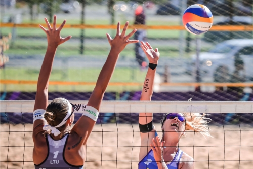 FOTO: Volleyball World. Paulikiene/Raupelyte (LTU) vs Placette/Richard FRA