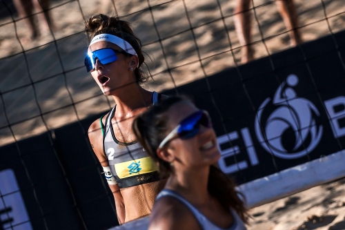 FOTO: Volleyball World. Paulikiene/Raupelyte (LTU) vs Vieira/Chamereau FRA