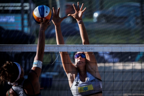 FOTO: Volleyball World. Paulikiene/Raupelyte (LTU) vs Vieira/Chamereau FRA