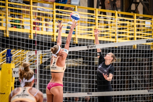 FOTO: Volleyball World. 	Muller/Tillmann (GER) vs Raupelyte/Paulikiene (LTU)
