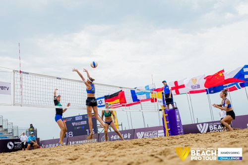 FOTO: Volleyball World. Raupelyte/Paulikiene (LTU) vs Ittlinger/Borger (GER)