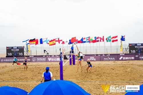 FOTO: Volleyball World. Raupelyte/Paulikiene (LTU) vs Ittlinger/Borger (GER)