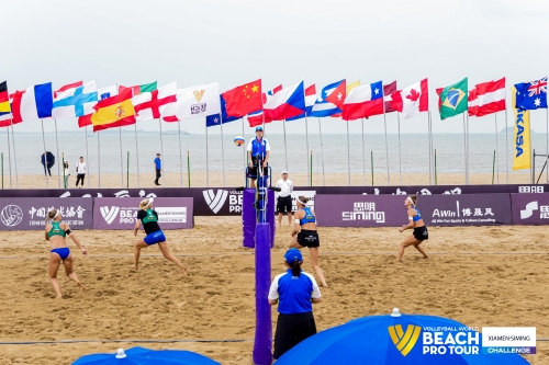 FOTO: Volleyball World. Raupelyte/Paulikiene (LTU) vs Ittlinger/Borger (GER)