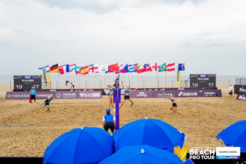 FOTO: Volleyball World. Raupelyte/Paulikiene (LTU) vs Ittlinger/Borger (GER)