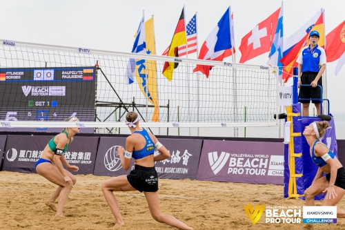 FOTO: Volleyball World. Raupelyte/Paulikiene (LTU) vs Ittlinger/Borger (GER)