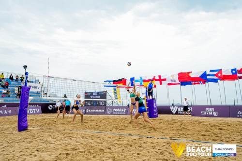 FOTO: Volleyball World. Raupelyte/Paulikiene (LTU) vs Ittlinger/Borger (GER)