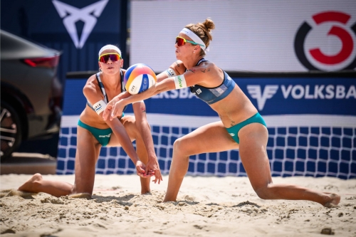 FOTO: Volleyball World. Ittlinger/Van de Velde (GER) vs Paulikiene/Raupelyte (LTU)