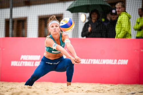 FOTO: Volleyball World. Paulikiene/Raupelyte (LTU) vs Cannon/Kraft (USA)