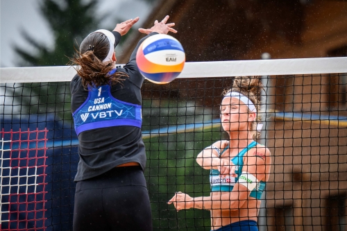 FOTO: Volleyball World. Paulikiene/Raupelyte (LTU) vs Cannon/Kraft (USA)