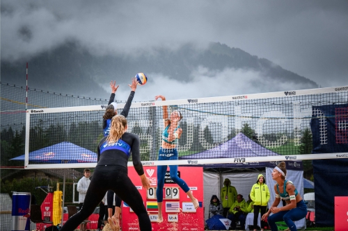 FOTO: Volleyball World. Paulikiene/Raupelyte (LTU) vs Cannon/Kraft (USA)