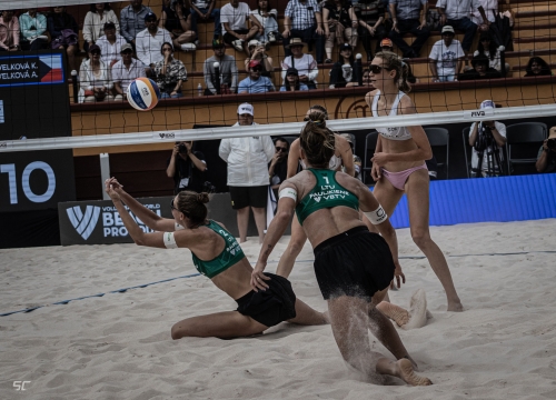 FOTO: SC Sports Media. Paulikiene/Raupelyte LTU vs	Pavelkova K./Pavelkova A. CZE