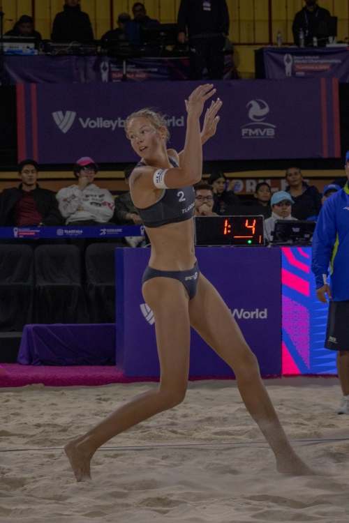 FOTO: Volleyball World. Ana Patrícia/Duda (BRA) vs Paulikiene/Raupelyte (LTU)