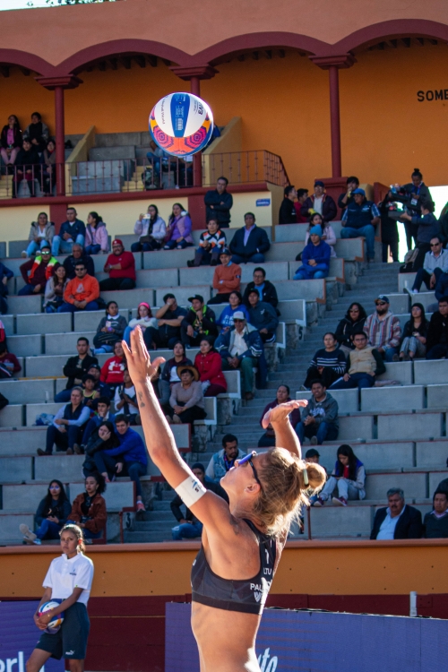 FOTO: Volleyball World. Ishii/Mizoe (JPN) vs Paulikiene/Raupelyte (LTU)