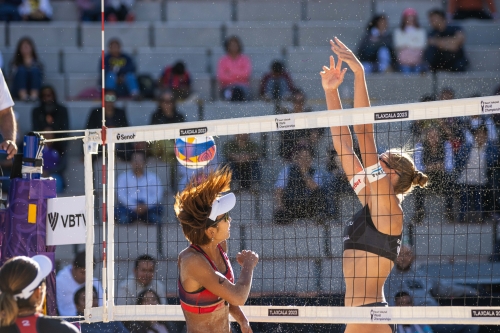 FOTO: Volleyball World. Ishii/Mizoe (JPN) vs Paulikiene/Raupelyte (LTU)