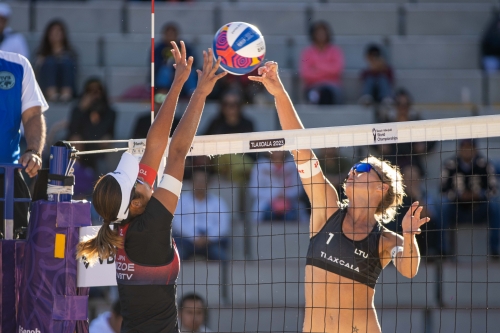 FOTO: Volleyball World. Ishii/Mizoe (JPN) vs Paulikiene/Raupelyte (LTU)