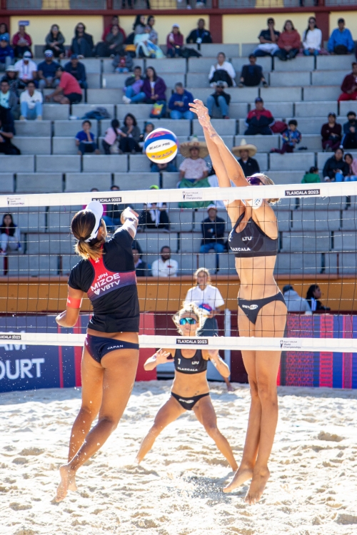 FOTO: Volleyball World. Ishii/Mizoe (JPN) vs Paulikiene/Raupelyte (LTU)