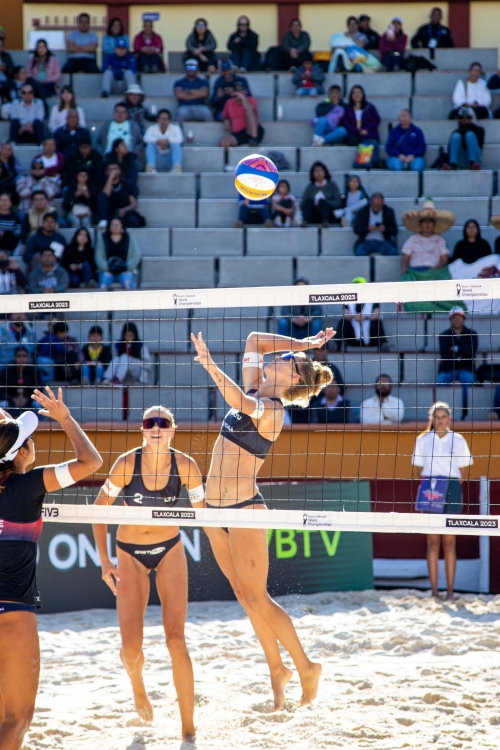 FOTO: Volleyball World. Ishii/Mizoe (JPN) vs Paulikiene/Raupelyte (LTU)