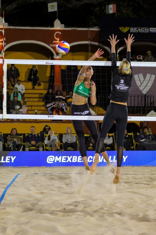 FOTO: REMONTADAS. Paulikiene/Raupelyte LTU vs Hughes/Batenhorst USA