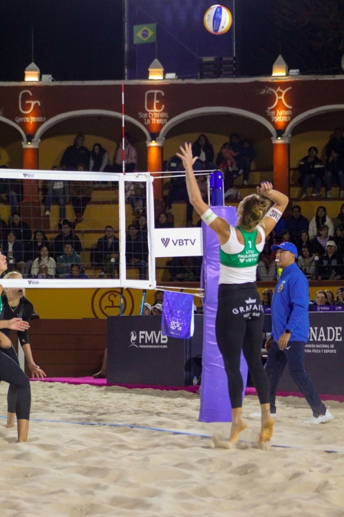 FOTO: REMONTADAS. Paulikiene/Raupelyte LTU vs Hughes/Batenhorst USA
