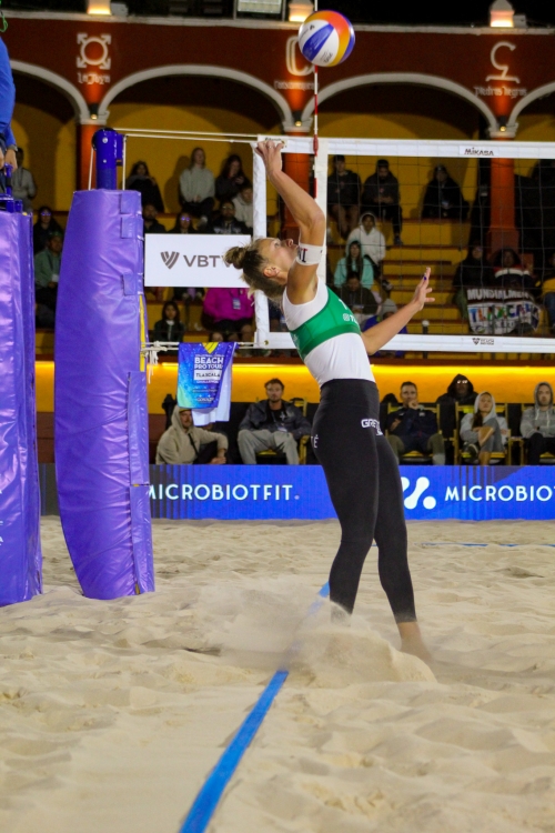 FOTO: REMONTADAS. Paulikiene/Raupelyte LTU vs Hughes/Batenhorst USA