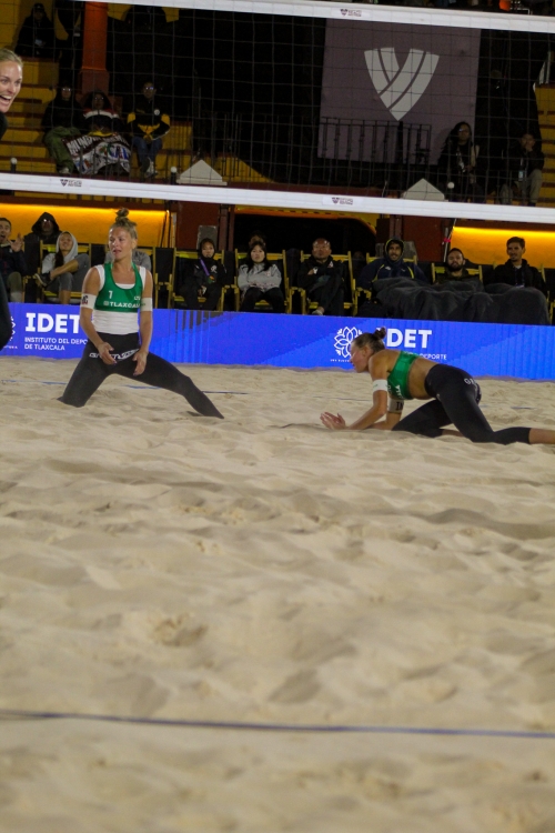 FOTO: REMONTADAS. Paulikiene/Raupelyte LTU vs Hughes/Batenhorst USA